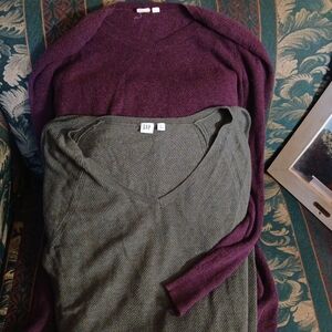 GAP Women's Olive and Plum V-Neck  Sweaters Bundle